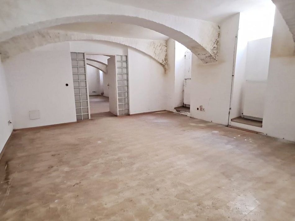 Hillerstrasse, straßenseitige 86 m² Lagerfläche oder Hobbyraum, 2 Räume, Parkettböden, Kellergeschoß