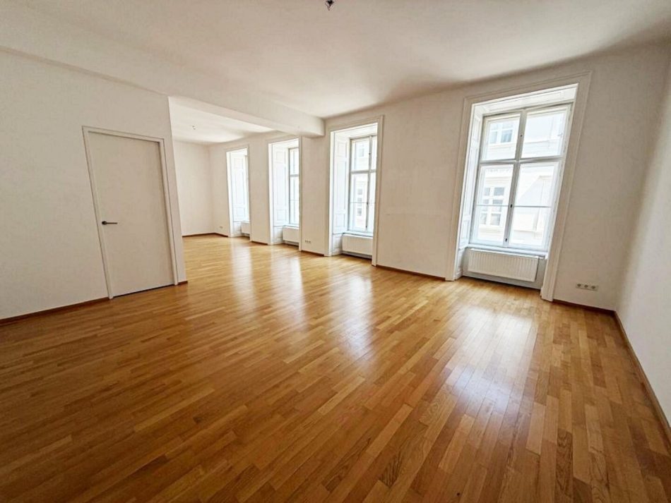Siebensterngasse, Mq-Nähe, gepflegte 133 m² Altbau mit 5 m² Balkon, 3 Zimmer, Küche, 2 Bäder, Parketten, 2. Liftstock