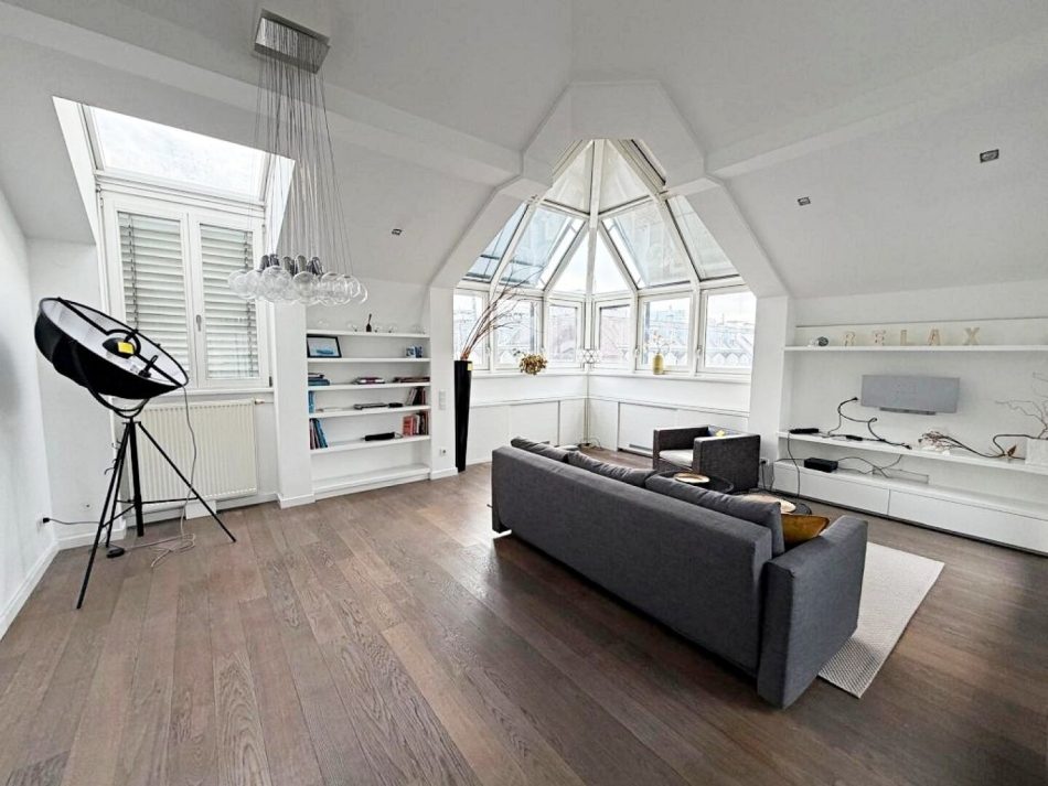 City-Highlight, Gonzagagasse, klimatisiertes 128 m² Dachgeschoss mit 14 m² Terrasse, 3 Zimmer, Galerie, Küche, 2 Bäder, Parketten, Börse-Nähe