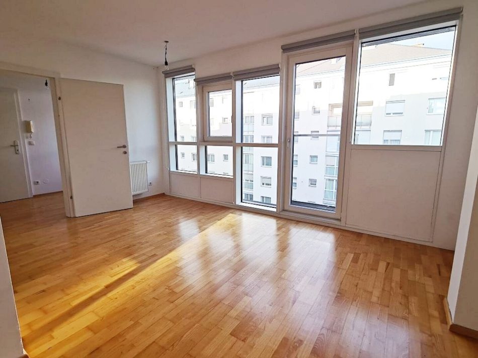 Innstrasse, 51 m² Neubau mit Stehbalkon, 2 Zimmer, Komplettküche, Wannenbad, Parketten, 3. Liftstock