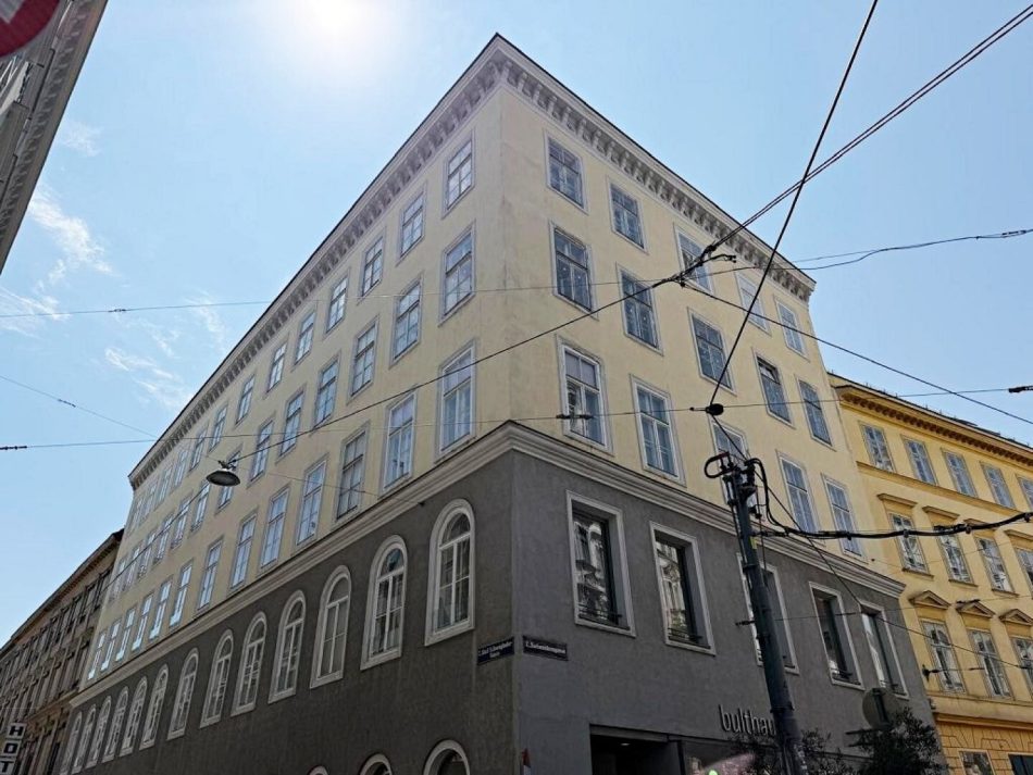 Mq-Nähe, Siebensterngasse, gepflegtes 133 m² Altbaubüro / Kanzlei, 3 Zimmer, Balkon, Nebenräume, Parketten, 2. Liftstock